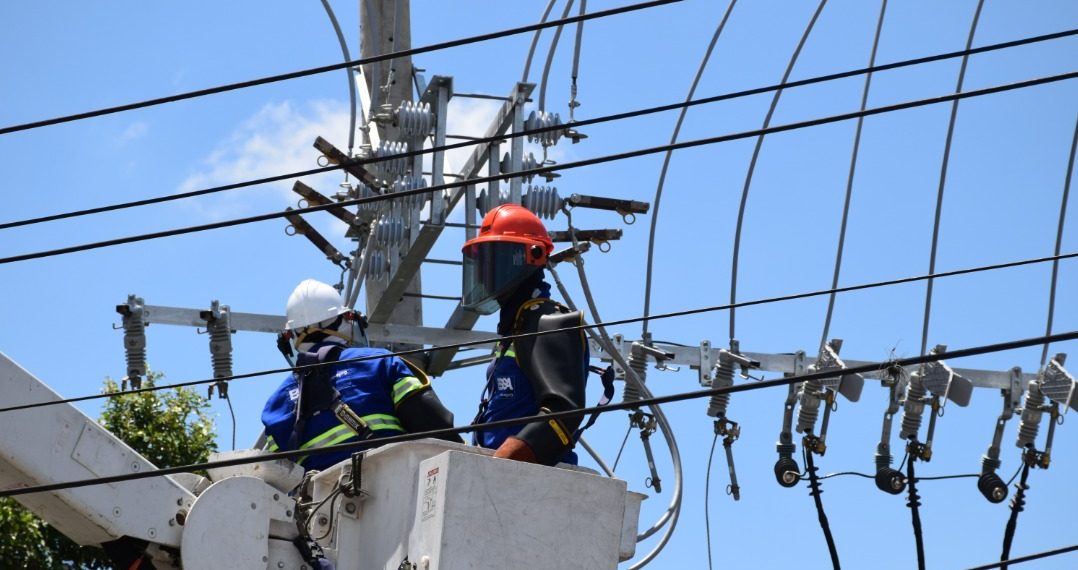 Se podrán presentar retrasos en la atención de daños en las redes eléctricas de Santander, por el paro de transportadores