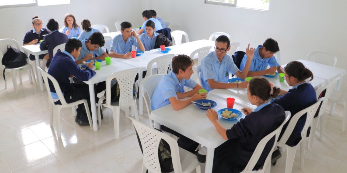 Gobernación adjudicó PAE hasta junio de 2025, para 135 mil estudiantes de 82 municipios no certificados en educación del departamento