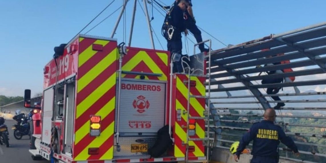 Una vida frágil se lanzó al vacío del puente La Novena de Bucaramanga