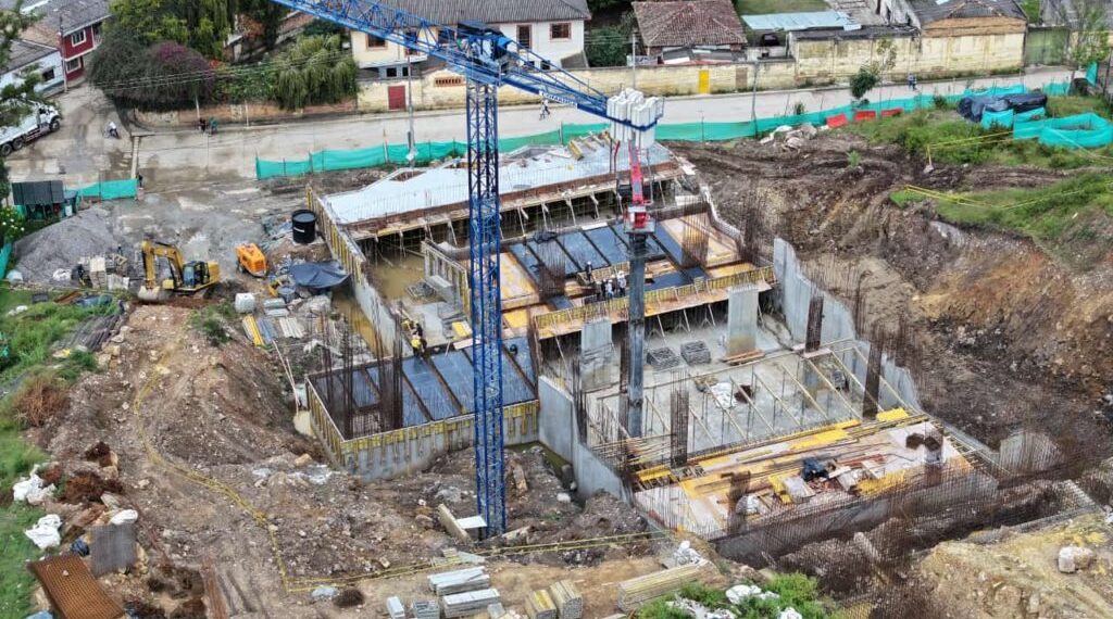 Comitiva del Ministerio de Educación visitó avance de obra de la nueva Sede UIS Málaga