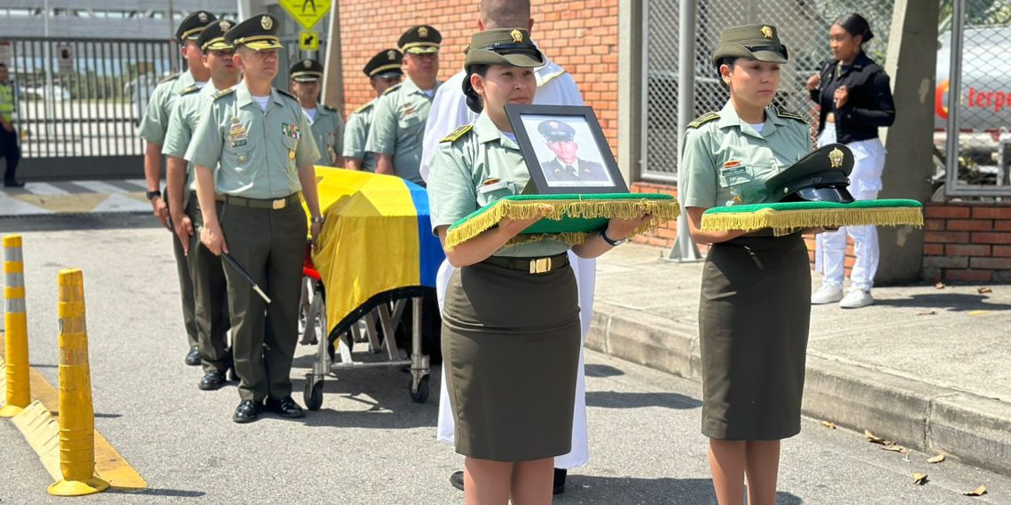 La Policía Metropolitana de Bucaramanga recibió con honores al héroe patrullero José Miguel Atehortúa Varela