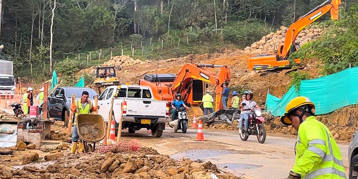 Paso regulado en la vía Bucaramanga-Barrancabermeja, sector de Lisboa – Lebrija, debido a derrumbes por fuertes lluvias en la zona
