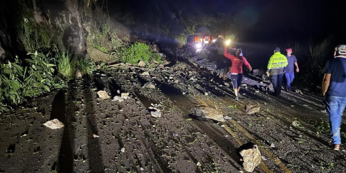 ¡Atención! Invías habilitan un carril en la vía Bucaramanga – Bogotá, para el paso de vehículos