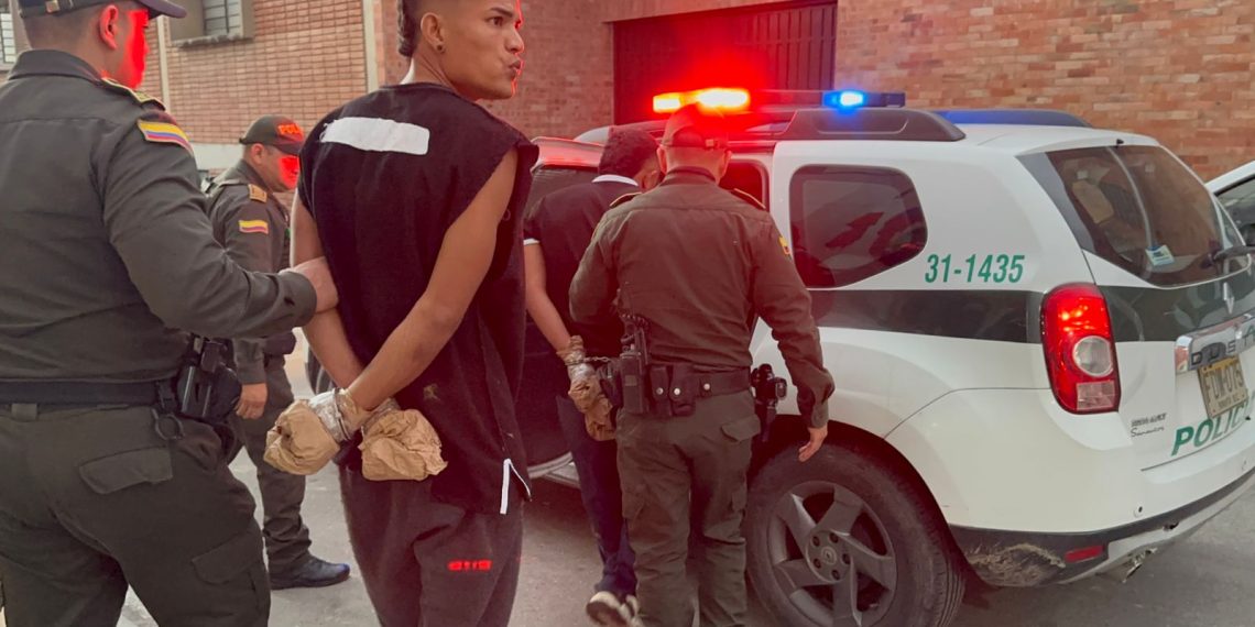 La policía capturó en flagrancia a hombres que asesinaron a una persona de 29 años, en un barrio de Piedecuesta