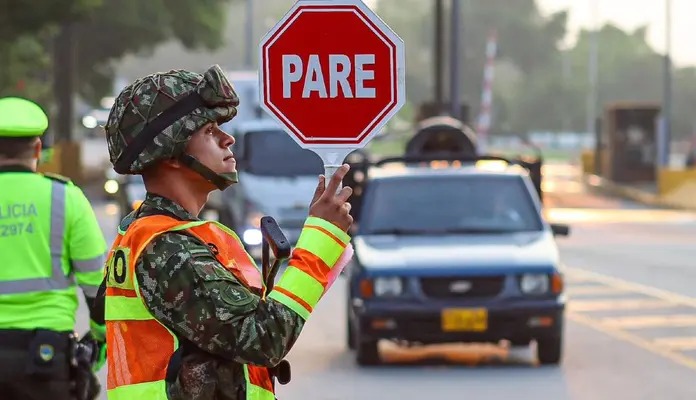 100 uniformados de Policía desplegaron dispositivo de seguridad en vías de Santander para el puente festivo de todos los Santos