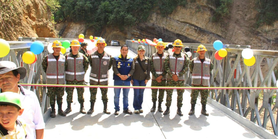 En tiempo récord Batallón de Ingenieros militares instaló puente tipo Acrow, que comunica con el municipio de San Andrés, Santander