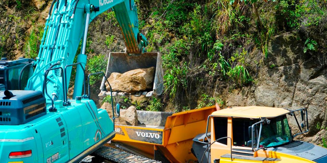 ¡Atención! avanza recuperación de la vía Bucaramanga-Bogotá, por desprendimiento de rocas