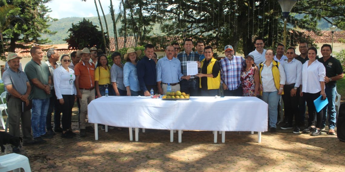 Más de mil millones de pesos entrega la Unidad para las Víctimas para mejorar los acueductos veredales de Riachuelo, en Charalá