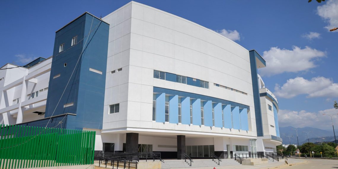 Clínica Girón avanza en 98% su construcción, pero con sobrecostos y retrasos