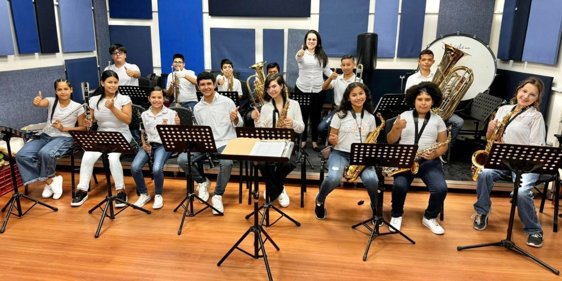 Con mil nuevos instrumentos en 2025 la Escuela Municipal de Artes y Oficios fortalece las habilidades artísticas y culturales de los bumangueses