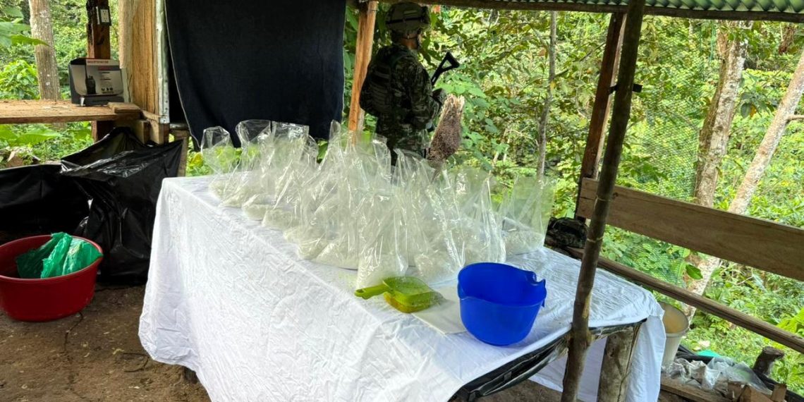Ejercito Nacional destruyó laboratorio clandestino del Clan del Golfo, donde se procesaba cocaína para el Cartel de Sinaloa, en México