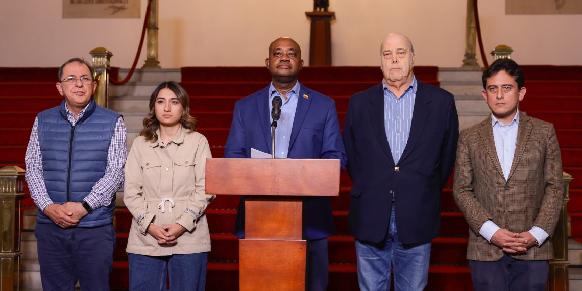 Luego de horas de tensión en relaciones bilaterales, gobierno de Colombia, aceptó términos migratorios impuestos por los Estado Unidos