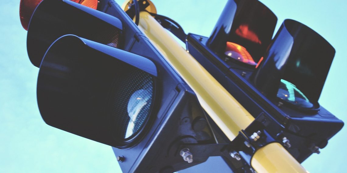 Superados daños de la semaforización del centro de Bucaramanga, afectada por una descarga eléctrica