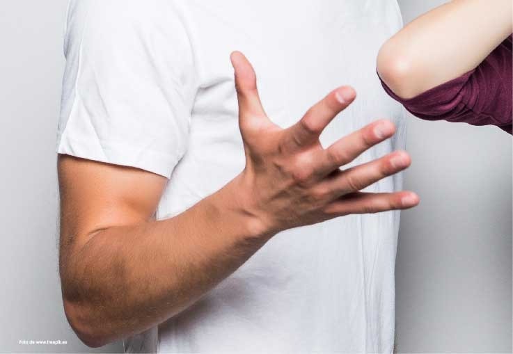 Docente de Santander enfrenta cargos por acoso sexual y maltrato a estudiantes