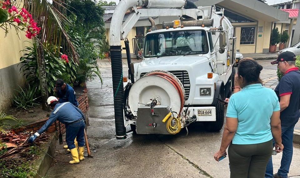 Inundaciones en Bucaramanga: Empas pide colaboración de la comunidad para evitar taponamiento en las redes de aguas lluvias