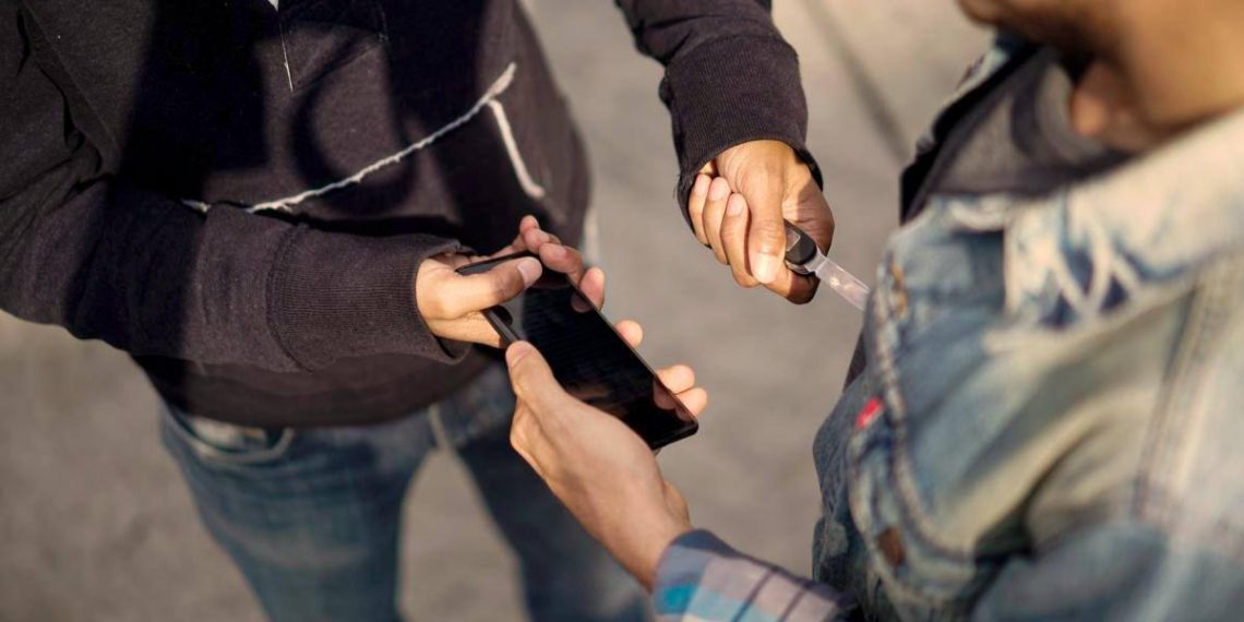 Policía toma medidas enérgicas contra los ladrones de celulares en el área metropolitana