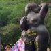 Vándalos atacan escultura de Botero en Bucaramanga durante marcha del 8M