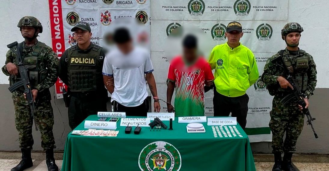 Ejército y Policía capturan a dos individuos con armas y estupefacientes en Sabana de Torres