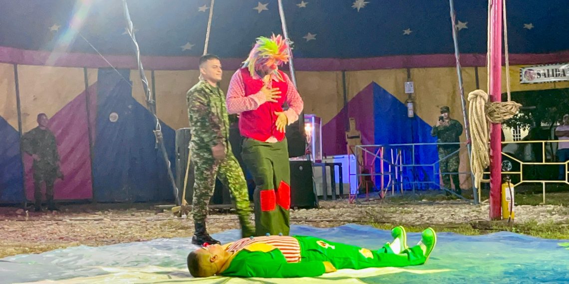 Soldados del Ejército llevan alegría a comunidades apartadas con el Circo Colombia II