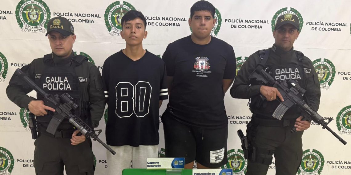 Capturan en flagrancia a dos hombres por extorsión a través de redes sociales en Bucaramanga