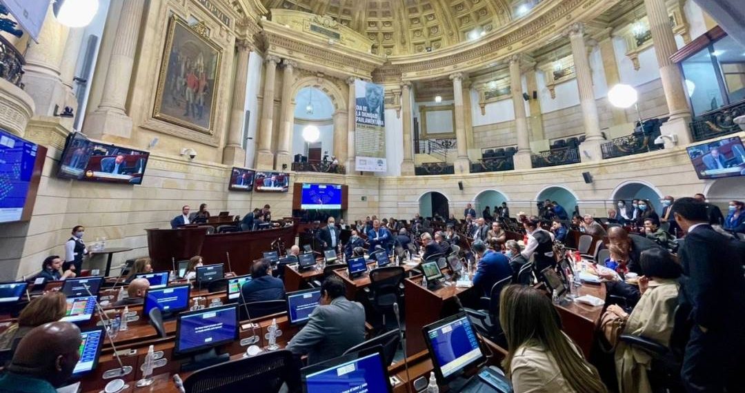 Senado hunde el proyecto de transfuguismo tras intenso debate político
