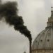 Primera fumata negra en el Vaticano: aún no hay consenso para elegir al nuevo Papa