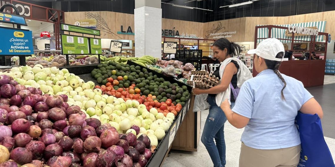 600 familias recibieron apoyo alimentario gracias a alianza entre ESE HUS, Fundación Éxito y la Primera Dama de Santander