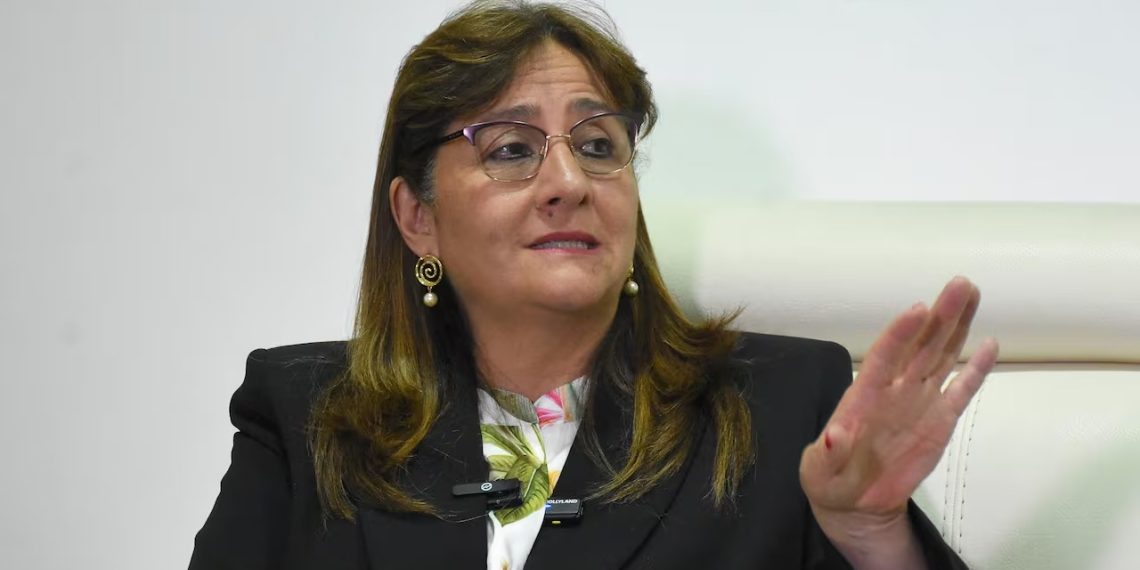 Ángela Buitrago renuncia al Ministerio de Justicia denunciando injerencias en su gestión