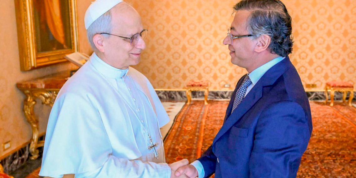 Diálogo en el Vaticano: Petro invita al papa León XIV a visitar Colombia