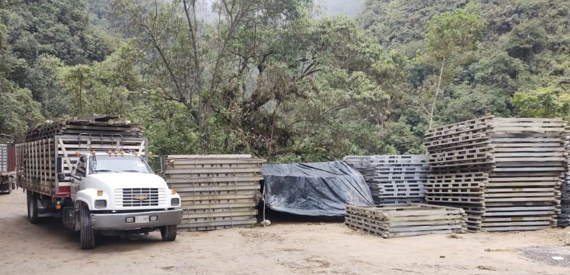 Avanza la instalación del puente metálico provisional en el km 88 del corredor Los Curos – Málaga