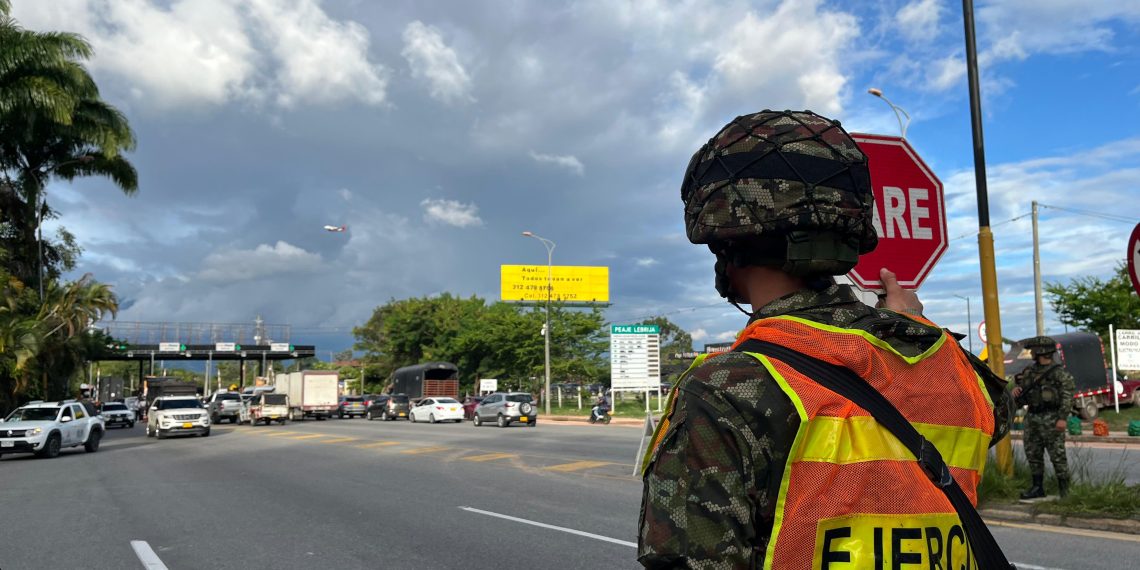 Ejército Nacional refuerza seguridad vial en Santander durante la temporada de vacaciones