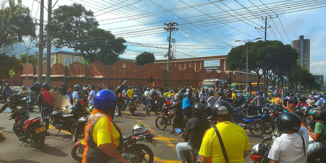 Moteros en la mira: restricciones al parrillero hombre llegan al área metropolitana de Bucaramanga