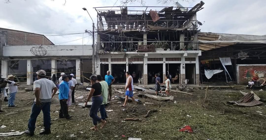 Ataques armados en Colombia dejan tres policías muertos y desatan alarma nacional