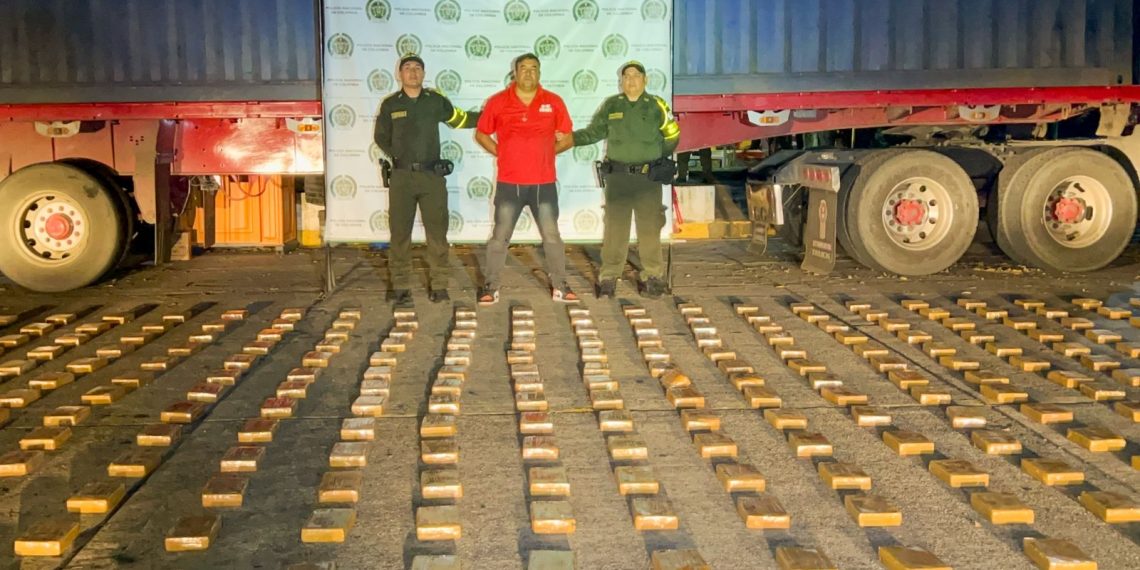 ¡Atención! Histórico golpe al narcotráfico en el Magdalena Medio: Policía incauta 320 kilos de cocaína valorados en más de $90 mil millones