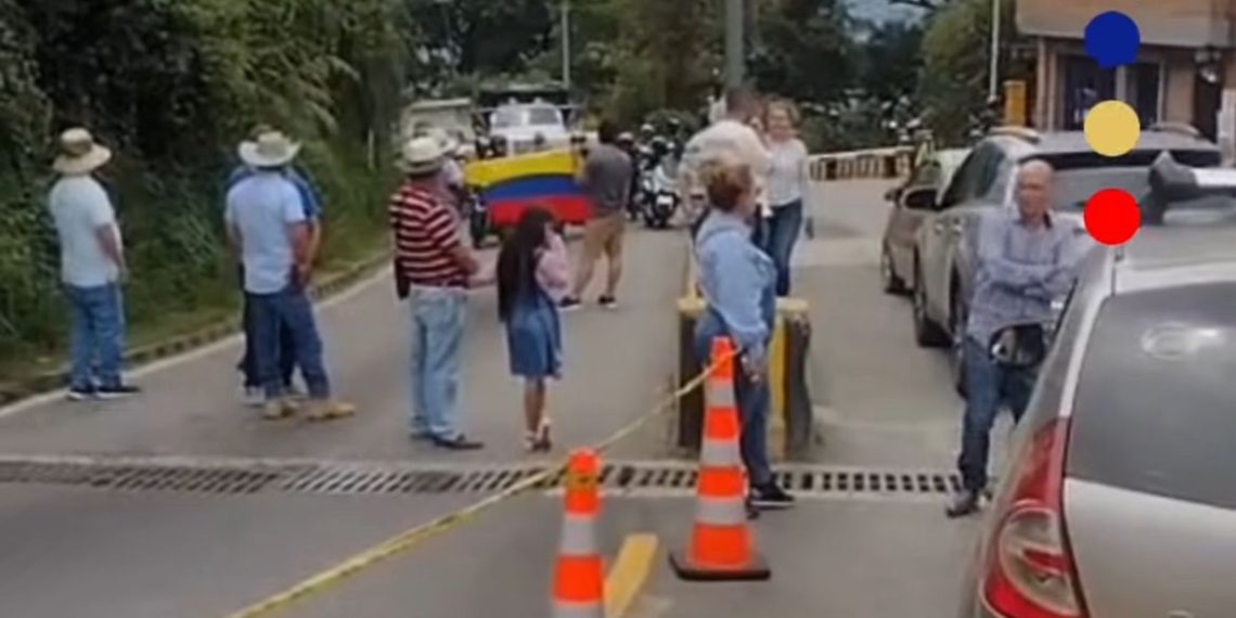 Protesta en la vía a la Mesa de Los Santos: comunidad exige transparencia y mejoras viales