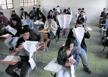 Hoy, más de 600 mil estudiantes presentan las pruebas Saber 11 en todo el país