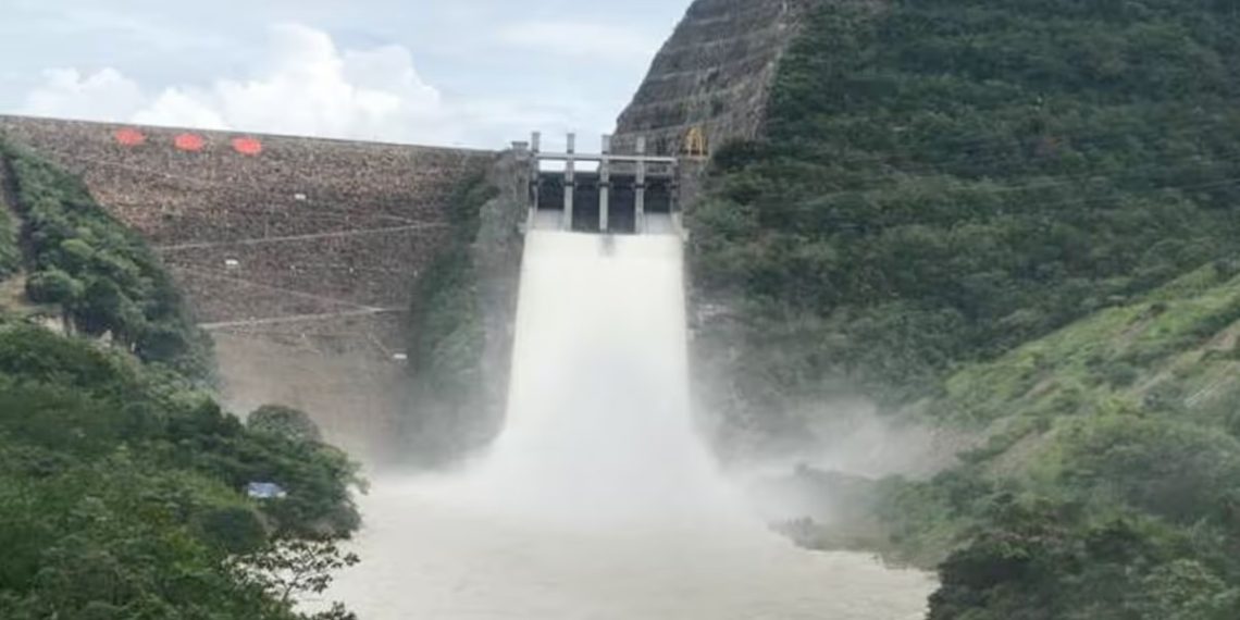 ISAGEN abrió compuertas del embalse Topocoro: municipios en alerta por crecientes e inundaciones