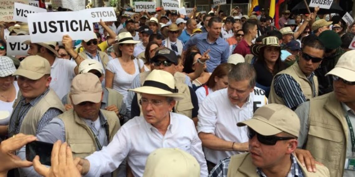 Bucaramanga se suma a la “Marcha por la libertad y la democracia” en respaldo a Álvaro Uribe Vélez