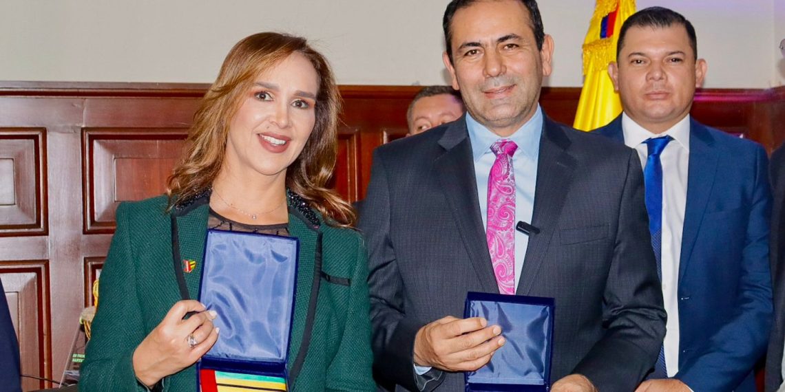 Amenazas de muerte al gobernador de Santander y su esposa encienden alarmas por polarización política