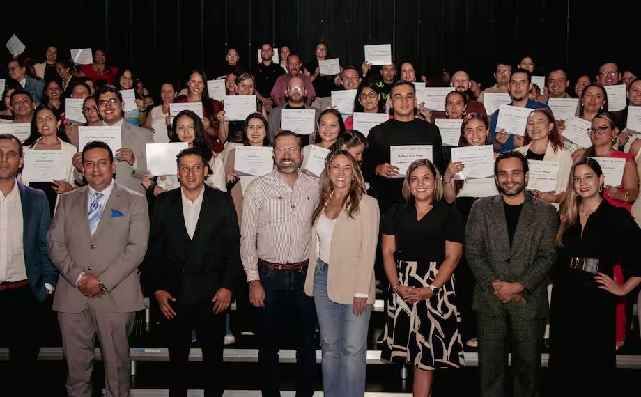Bucaramanga apuesta por el conocimiento: 300 becas internacionales transforman vidas en la ciudad