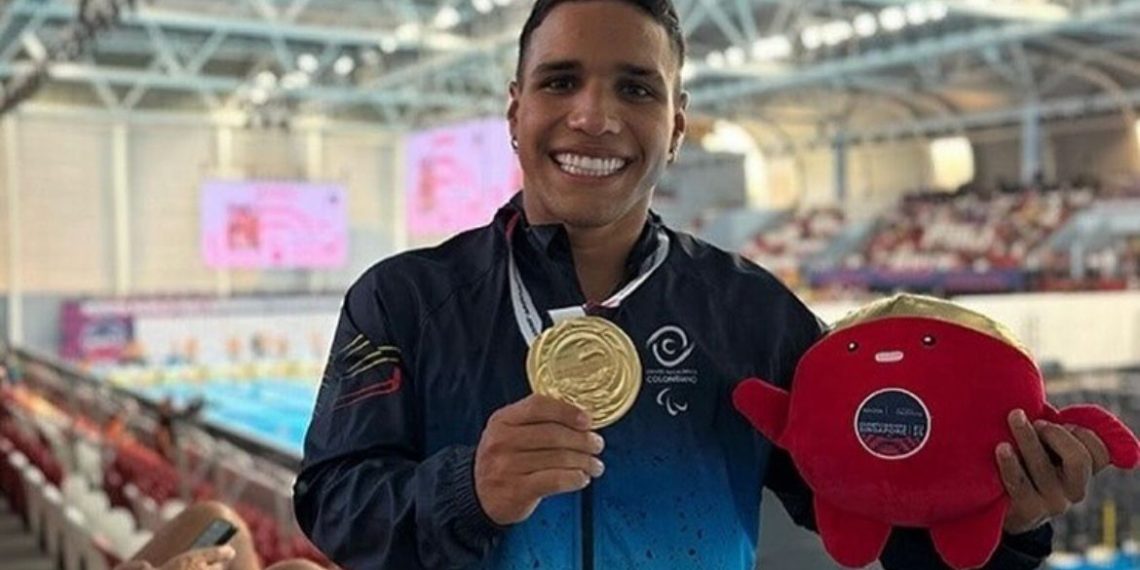 Carlos Daniel Serrano conquista el oro mundial en Singapur: orgullo santandereano
