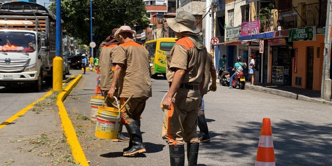 Pintando segundas oportunidades: internos del INPEC transforman las calles de Bucaramanga