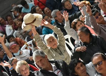 “Trajeron buses, pero no trajeron respuestas”: gobernador Díaz sobre evento de Petro en Bucaramanga