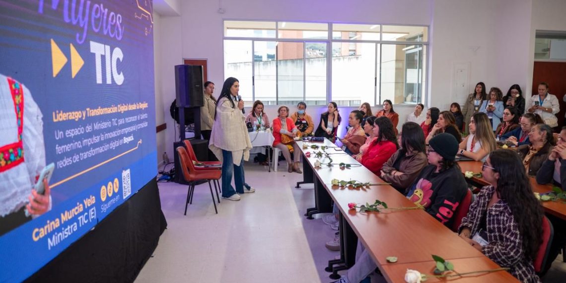 “Mujeres al mando de la revolución digital: curso gratuito de IA abre puertas al liderazgo femenino en Colombia”