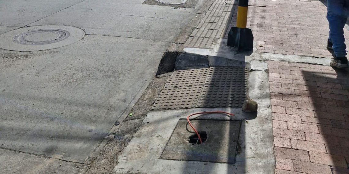 Vandalismo contra el cableado de semáforos afecta la movilidad en Piedecuesta