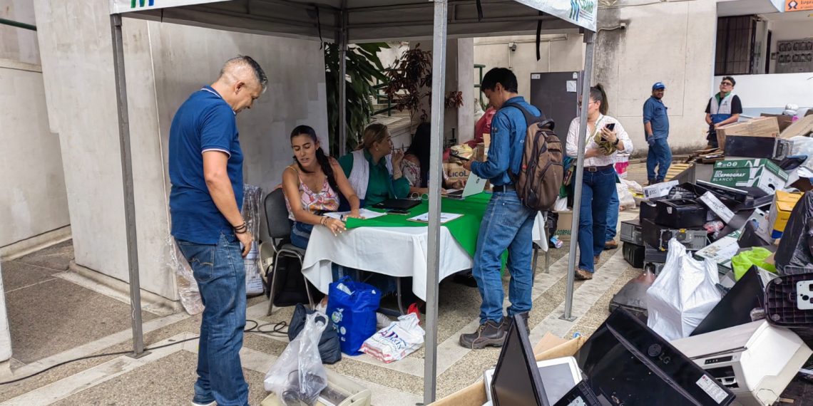 ¡Santander se activa por el planeta! CDMB lanza jornada masiva de recolección de residuos posconsumo en 13 municipios