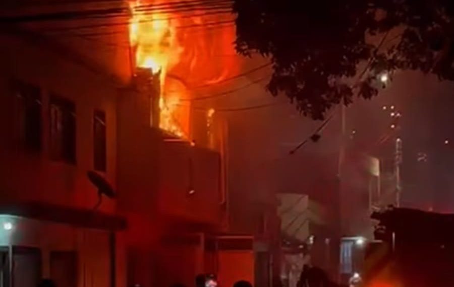 Incendio en el barrio San Miguel: noche de angustia y respuesta oportuna