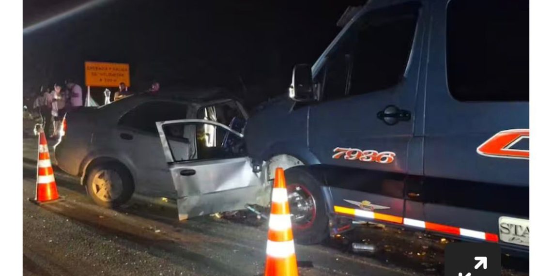 Tragedia en la Troncal del Magdalena Medio: choque entre automóvil y microbús deja tres muertos y nueve heridos