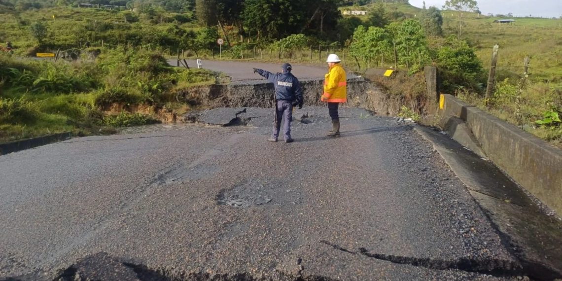 ¡Atención! Santander en emergencia vial: derrumbes, cierre total y protestas ciudadanas en vías nacionales