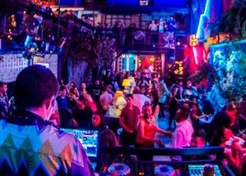 Autoridades buscan a responsables de ataque armado en discoteca que dejó un joven muerto y tres mujeres heridas
